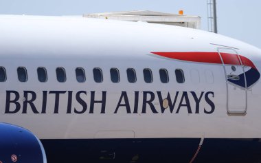 Livingstone, Zambiya - 2 Ekim 2018: Zambiya'daki Harry Mwanga Nkumbula Uluslararası Havaalanı'nda pistte British Airways uçağı
