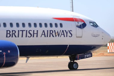 Livingstone, Zambiya - 2 Ekim 2018: Zambiya'daki Harry Mwanga Nkumbula Uluslararası Havaalanı'nda pistte British Airways uçağı