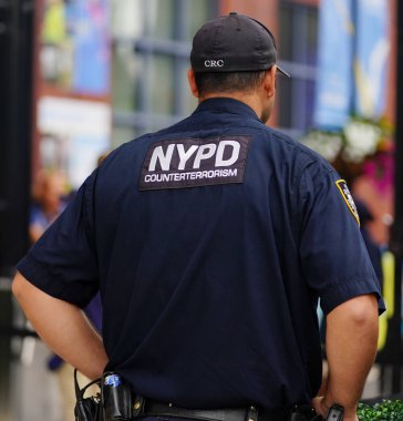 New York - 8 Eylül 2018: New York'ta düzenlenen 2018 Abd Açık'ta Nypd terörle mücadele polis memuru Ulusal Tenis Merkezi'nde güvenlik sağlıyor 
