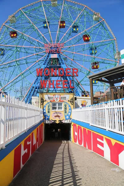 Brooklyn Nueva York Abril 2019 Rueda Maravilla Parque Atracciones Coney —  Fotos de Stock