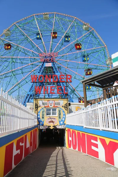 Brooklyn Nowy Jork Kwietnia 2019 Koło Wonder Parku Rozrywki Coney — Zdjęcie stockowe