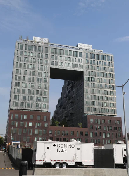 Brooklyn New York May 2019 Domino Doughnut Shaped Rental Building — Stock Photo, Image