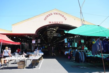 Melbourne, Avustralya - 24 Ocak 2019: Melbourne, Avustralya'daki Queen Victoria Market. Güney Yarımküre'deki en büyük açık hava pazarı dır.