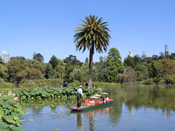 Melbourne Australia January 2019 Guided Punting Boat Tour Ornamental Lake — Stock Photo, Image