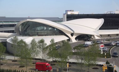 New York- 16 Mayıs 2019: Twa Hotel, New York'taki John F. Kennedy Uluslararası Havaalanı'nda (Jfk) Eero Saarinen tarafından tasarlanan tarihi Twa Uçuş Merkezi binasında açıldı.
