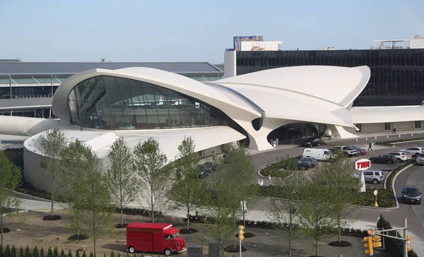 New York- 16 Mayıs 2019: Twa Hotel, New York'taki John F. Kennedy Uluslararası Havaalanı'nda (Jfk) Eero Saarinen tarafından tasarlanan tarihi Twa Uçuş Merkezi binasında açıldı.