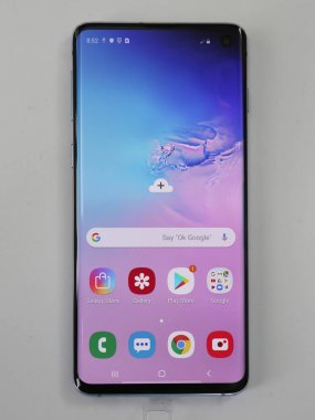 New York - 19 Mayıs 2019: Samsung'un en yeni telefonu Galaxy S10, New York'ta müşteriye teslim edildi
