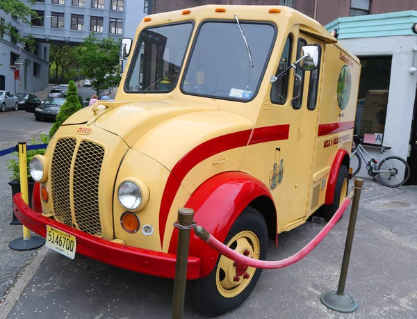 Brooklyn New York May 2019 Vintage Elmhurst Dairy Divco Delivery — Stock Photo, Image