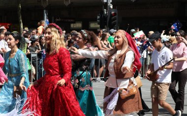 Melbourne, Avustralya - 26 Ocak 2019: Victoria Avustralya İran Gençlik Derneği üyeleri Melbourne'de düzenlenen 2019 Avustralya Günü Geçit Töreni'ne katıldı