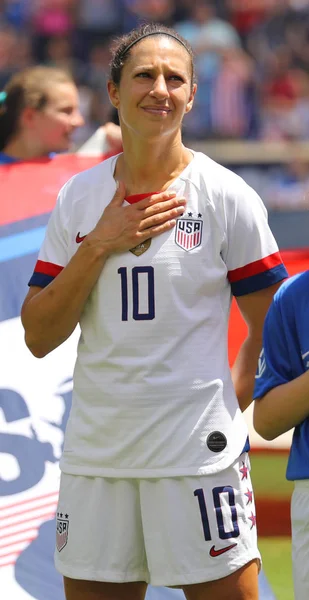 哈里森 新泽西州 2019年5月26日 美国女子国家足球队队长卡利 劳埃德在友谊赛前对墨西哥的国歌中 为2019年女足世界杯做准备 — 图库照片