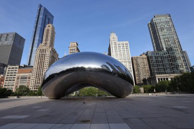 Chicago, Illinois - 23 Mayıs 2019: Millennium Park,Chicago'da Cloud Gate heykeli. Cloud Gate, Hindistan doğumlu İngiliz sanatçı Sir Anish Kapoor'un halka açık heykeli.