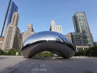 Chicago, Illinois - 23 Mayıs 2019: Millennium Park,Chicago'da Cloud Gate heykeli. Cloud Gate, Hindistan doğumlu İngiliz sanatçı Sir Anish Kapoor'un halka açık heykeli.