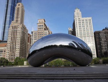 Chicago, Illinois - 23 Mayıs 2019: Millennium Park,Chicago'da Cloud Gate heykeli. Cloud Gate, Hindistan doğumlu İngiliz sanatçı Sir Anish Kapoor'un halka açık heykeli.