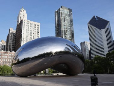 Chicago, Illinois - 23 Mayıs 2019: Millennium Park,Chicago'da Cloud Gate heykeli. Cloud Gate, Hindistan doğumlu İngiliz sanatçı Sir Anish Kapoor'un halka açık heykeli.