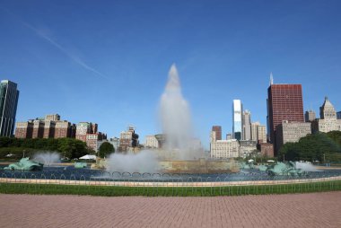 Grant Park, Chicago'daki Buckingham Çeşmesi. Buckingham Çeşmesi Grant Park merkezinde bir Chicago dönüm noktası. 1927 yılında adanmış, dünyanın en büyük çeşmelerinden biridir