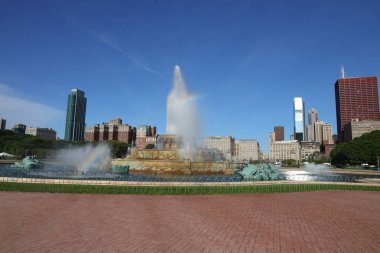 Grant Park, Chicago'daki Buckingham Çeşmesi. Buckingham Çeşmesi Grant Park merkezinde bir Chicago dönüm noktası. 1927 yılında adanmış, dünyanın en büyük çeşmelerinden biridir
