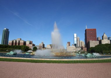 Grant Park, Chicago'daki Buckingham Çeşmesi. Buckingham Çeşmesi Grant Park merkezinde bir Chicago dönüm noktası. 1927 yılında adanmış, dünyanın en büyük çeşmelerinden biridir