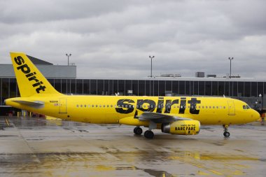 Chicago, Illinois - 14 Mart 2019: Spirit Airlines Airbus A320 Chicago'daki O'Hare Uluslararası Havaalanı'nda pistte