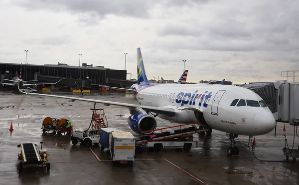 イリノイ州シカゴ 2019年3月14日 シカゴのオヘア国際空港の駐機場でスピリット航空エアバスA320 — ストック写真