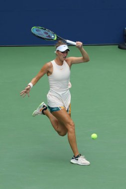 New York-1 Eylül 2018: profesyonel tenis oyuncusu Marketa Vondrousova Çek Cumhuriyeti 'nde eylem içinde onun üçüncü tur maçı sırasında 2018 bize açık Billie Jean King Ulusal Tenis Merkezi 
