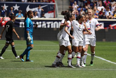Harrison, NJ-26 Mayıs 2019: ABD kadın milli futbol takımı ileriye Mallory Pugh #2 Skorlar hedef Meksika karşı dostu oyun sırasında Harrison, NJ 2019 kadın Dünya Kupası için hazırlık olarak