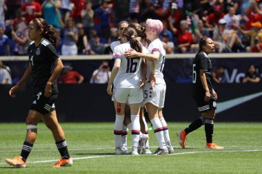 Harrison, NJ-26 Mayıs 2019: ABD kadın milli futbol takımı, Harrison, NJ. USA 2019 kadın Dünya Kupası için hazırlık olarak Meksika karşı dost oyun sırasında puan gol kutluyor 3-0