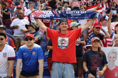 Harrison, Nj - 26 Mayıs 2019: Futbol taraftarları, 2019 Dünya Kadınlar Kupası hazırlıkları sırasında Red Bull Stadyumu'nda Red Bull Stadyumu'nda ABD Kadın Milli Futbol Takımı'nı destekliyor