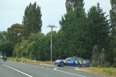 Rotorua, Yeni Zelanda - 3 Şubat 2019: Rotorua yakınlarındaki Yeni Zelanda Polisi devriye arabası, Kuzey Adası, Yeni Zelanda