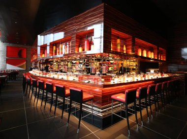 New York - 11 Ağustos 2018: Manhattan'da L'Atelier de Jol Robuchon restoran iç mekanları