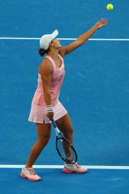 MELBOURNE, AUSTRALIA - 22 Ocak 2019: Avustralyalı profesyonel tenisçi Ashleigh Barty Melbourne Park 'taki 2019 Avustralya Açık' ta oynanan çeyrek final maçında