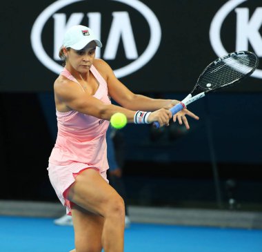 MELBOURNE, AUSTRALIA - 22 Ocak 2019: Avustralyalı profesyonel tenisçi Ashleigh Barty Melbourne Park 'taki 2019 Avustralya Açık' ta oynanan çeyrek final maçında