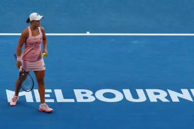 MELBOURNE, AUSTRALIA - 22 Ocak 2019: Avustralyalı profesyonel tenisçi Ashleigh Barty Melbourne Park 'taki 2019 Avustralya Açık' ta oynanan çeyrek final maçında