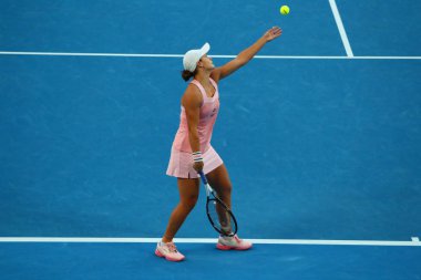MELBOURNE, AUSTRALIA - 22 Ocak 2019: Avustralyalı profesyonel tenisçi Ashleigh Barty Melbourne Park 'taki 2019 Avustralya Açık' ta oynanan çeyrek final maçında