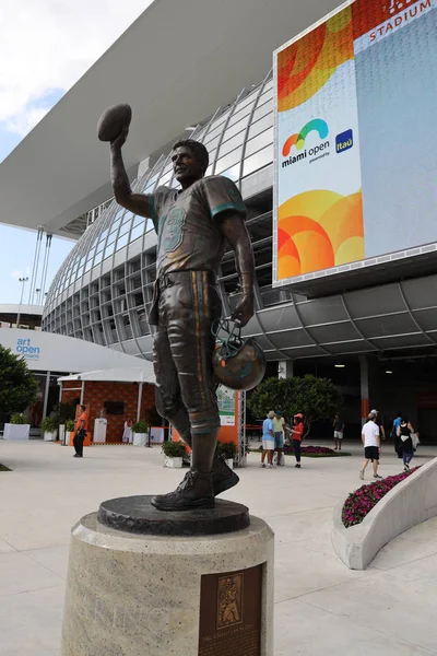 Miami Gardens Florida Marzo 2019 Estatua Del Quarterback Del Salón —  Fotos de Stock