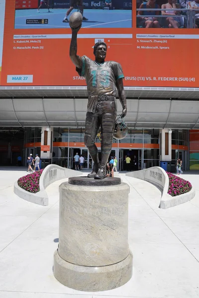 Miami Gardens Florida Marzo 2019 Estatua Del Quarterback Del Salón —  Fotos de Stock