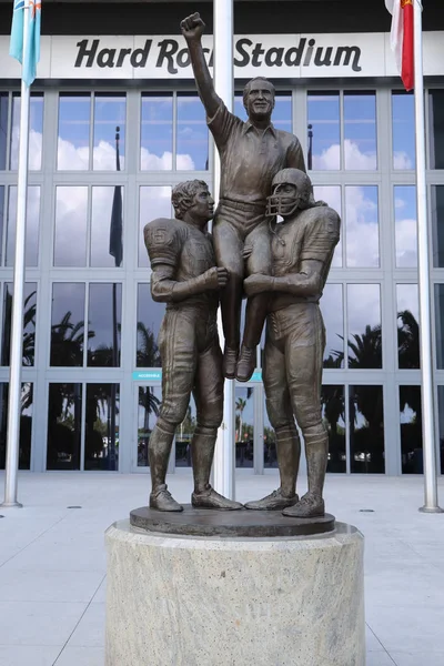 フロリダ州マイアミガーデンズ 2019年3月27日 フロリダ州マイアミガーデンズのハードロックスタジアムの前で元Nflコーチドン シュラの像 — ストック写真