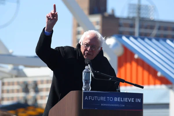New York April 2016 Presidentkandidaten Bernie Sanders Talar Rally Ikoniska — Stockfoto