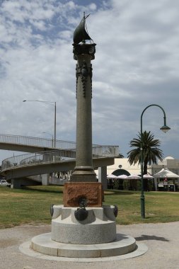 St Kilda, Avustralya - 25 Ocak 2019: Sali Cleve içme çeşmesi, Nisan 1911'de Melbourne, Avustralya'daki St. Kilda banliyösündeki Catani Bahçeleri'nde dikildi. Su çeşmesi Sali Cleve tarafından St Kilda City bir hediye oldu 