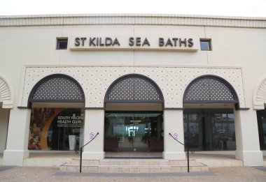St Kilda, Avustralya - 25 Ocak 2019; St Kilda Deniz Hamamı. St Kilda Beach, Victoria, Avustralya'da tarihi bir havuz, spa, yemek ve eğlence kompleksidir.