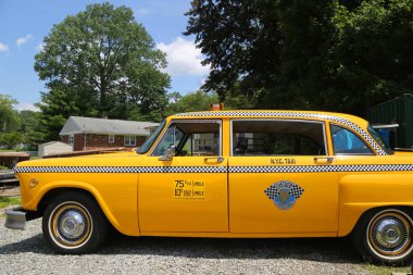 Hewitt, New Jersey - 7 Temmuz 2019: Checker Taxi Corporation tarafından Hewitt, Nj'de üretildi. Checker Amerika Birleşik Devletleri'nde en ünlü taksi aracı kalır
