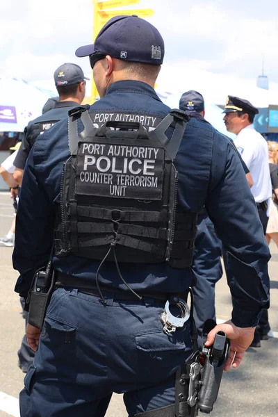 Brooklyn New York Června 2019 Policista Protiteroristické Jednotky Přístavního Úřadu — Stock fotografie