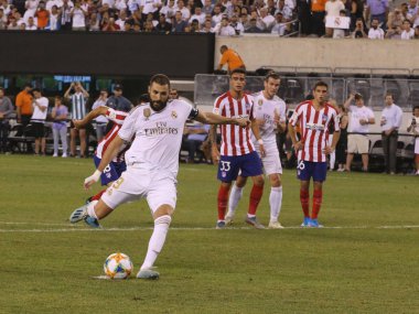 East Rutherford, Nj - 26 Temmuz 2019: Real Madrid'den Karim Benzema #9, Metlife stadyumunda düzenlenen 2019 Uluslararası Şampiyonlar Kupası'nda Atletico de Madrid'e karşı oynanan maçta penaltı atışları yaptı. Real Madrid 3-7 kaybetti