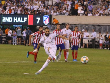 East Rutherford, Nj - 26 Temmuz 2019: Real Madrid'den Karim Benzema #9, Metlife stadyumunda düzenlenen 2019 Uluslararası Şampiyonlar Kupası'nda Atletico de Madrid'e karşı oynanan maçta penaltı atışları yaptı. Real Madrid 3-7 kaybetti