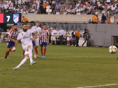 East Rutherford, Nj - 26 Temmuz 2019: Real Madrid'den Karim Benzema #9, Metlife stadyumunda düzenlenen 2019 Uluslararası Şampiyonlar Kupası'nda Atletico de Madrid'e karşı oynanan maçta penaltı atışları yaptı. Real Madrid 3-7 kaybetti