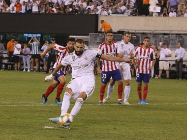 East Rutherford, Nj - 26 Temmuz 2019: Real Madrid'den Karim Benzema #9, Metlife stadyumunda düzenlenen 2019 Uluslararası Şampiyonlar Kupası'nda Atletico de Madrid'e karşı oynanan maçta penaltı atışları yaptı. Real Madrid 3-7 kaybetti