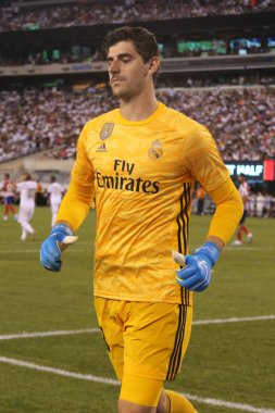 Doğu RUTHERFORD, NJ - 26 Temmuz 2019: Real Madrid 'den Thibaut Courtois # 13 MetLife Stadyumu' nda düzenlenen 2019 Uluslararası Şampiyonlar Kupası 'nda Atletico de Madrid' e karşı oynanan maçta. Real Madrid 3-7 yenildi