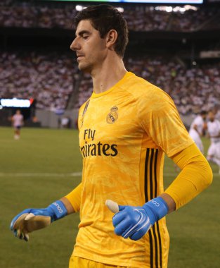 Doğu RUTHERFORD, NJ - 26 Temmuz 2019: Real Madrid 'den Thibaut Courtois # 13 MetLife Stadyumu' nda düzenlenen 2019 Uluslararası Şampiyonlar Kupası 'nda Atletico de Madrid' e karşı oynanan maçta. Real Madrid 3-7 yenildi