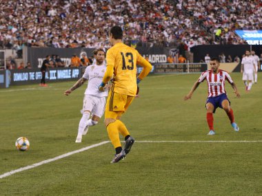 Doğu RUTHERFORD, NJ - 26 Temmuz 2019: Real Madrid 'den Thibaut Courtois # 13 MetLife Stadyumu' nda düzenlenen 2019 Uluslararası Şampiyonlar Kupası 'nda Atletico de Madrid' e karşı oynanan maçta. Real Madrid 3-7 yenildi