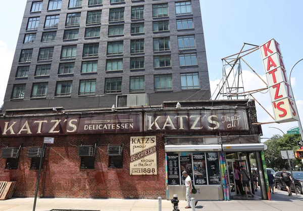 New York Juli 2019 Historisk Katz Delicatessen Est 1888 Berømt - Stock-foto