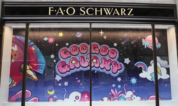 New York Juli 2019 Goo Goo Galaxie Crashlandung Fao Schwarz — Stockfoto